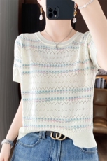 2025夏季新款时尚百搭圆领条纹冰丝针织短袖女镂空显瘦气质上衣，女装T恤，暖姿羊绒