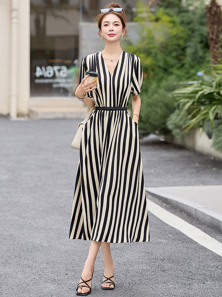 波点印花连衣裙女夏季2025新款高端洋气时尚淑女气质减龄法式裙子,女装连衣裙,魅丽静蓝