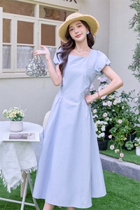 洋气绝美短袖连衣裙女2025夏新款方领法式收腰显瘦气质中长款裙子图片