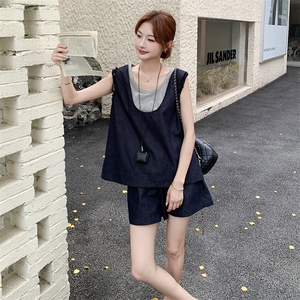 假两件拼接u领牛仔背心短裤套装女2025夏季新款盐系小个子两件套图片