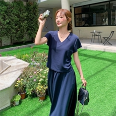 藏青色露背T恤辣妹半身裙套装女夏2025新款独特绝美高级感两件套，女装套装/套裙，2C081