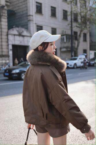 2021冬款新款大狐狸毛领双口袋设计短款派克服，女装，红雀纺