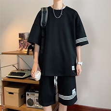 黑色