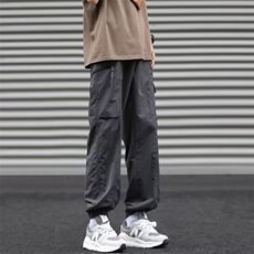 灰色