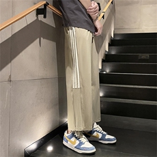 卡其色