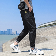 黑灰色
