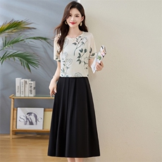 轻熟风气质时尚套装裙女2025夏新款印花短袖上衣半身裙休闲两件套，女装套装/套裙，欣贝拉