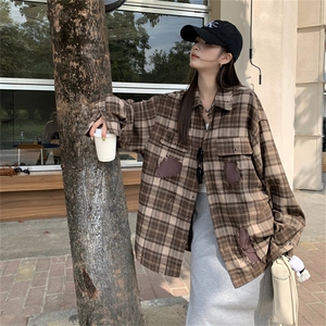 A505-P85  美拉德情侣衬衣宽松小众做破补丁格子长袖图片