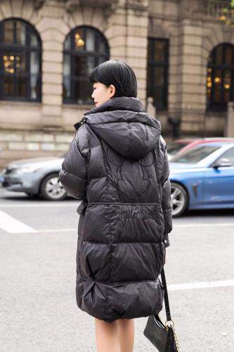 90绒羽绒服，女装羽绒服，娇姿百合