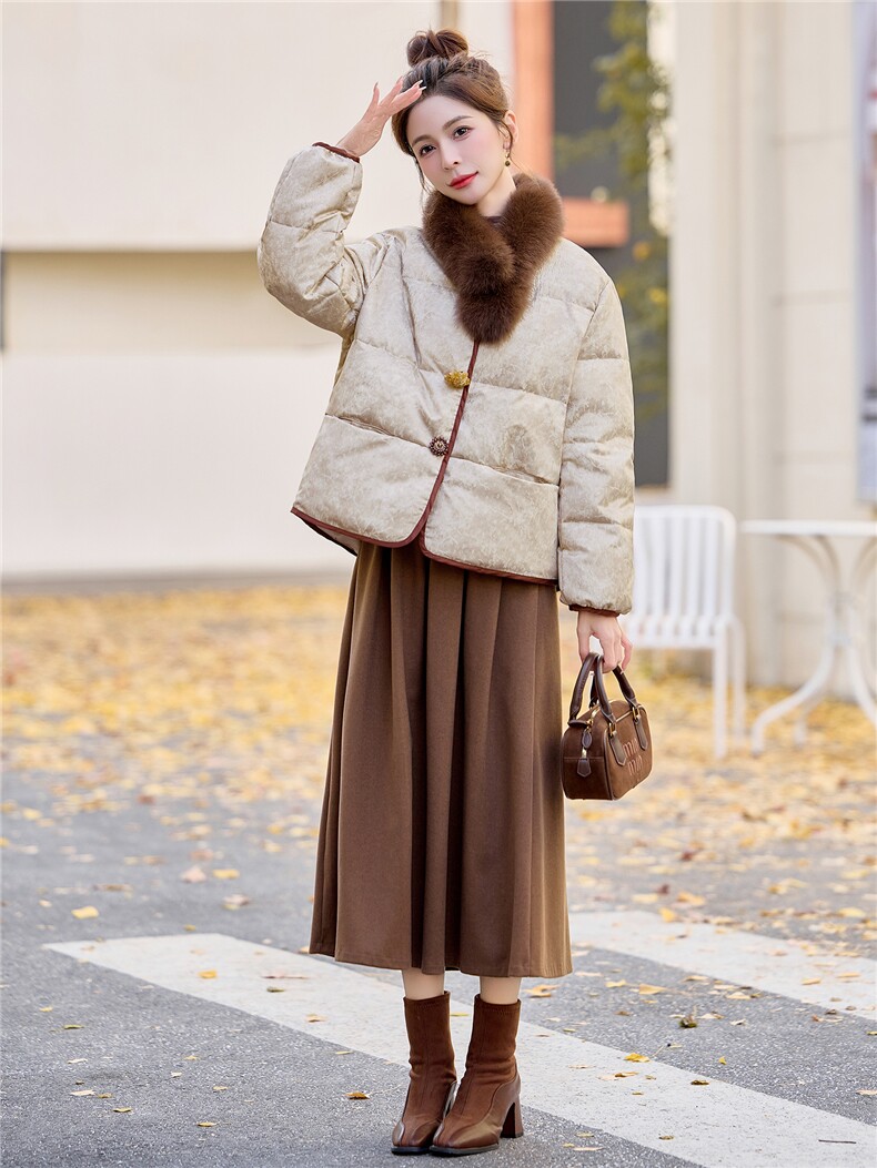 90绒。现货。新中式提花2025冬季狐狸毛领可脱卸短款羽绒服,女装羽绒服,E百度