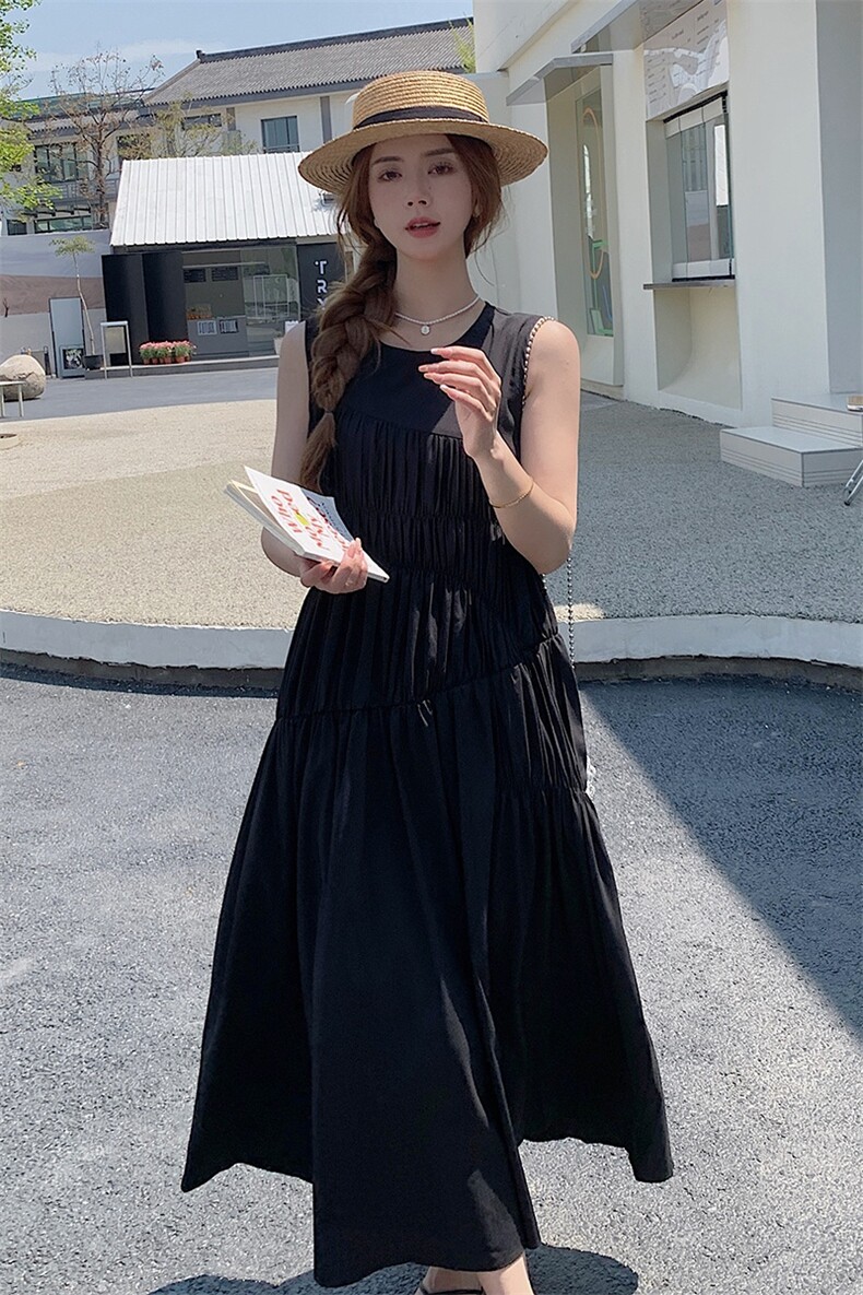 2025夏季白色皱褶设计感中长款背心裙女法式显瘦气质无袖连衣裙潮,女装连衣裙,2C025