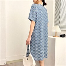 2022年夏季新款水洗牛仔镂空刺绣重工连衣裙，女装连衣裙，序儿