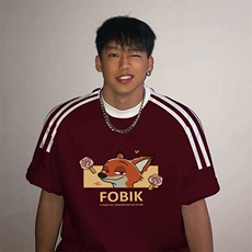 酒红色
