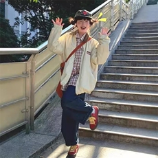 卡其色