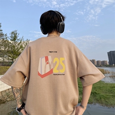 浅卡其色