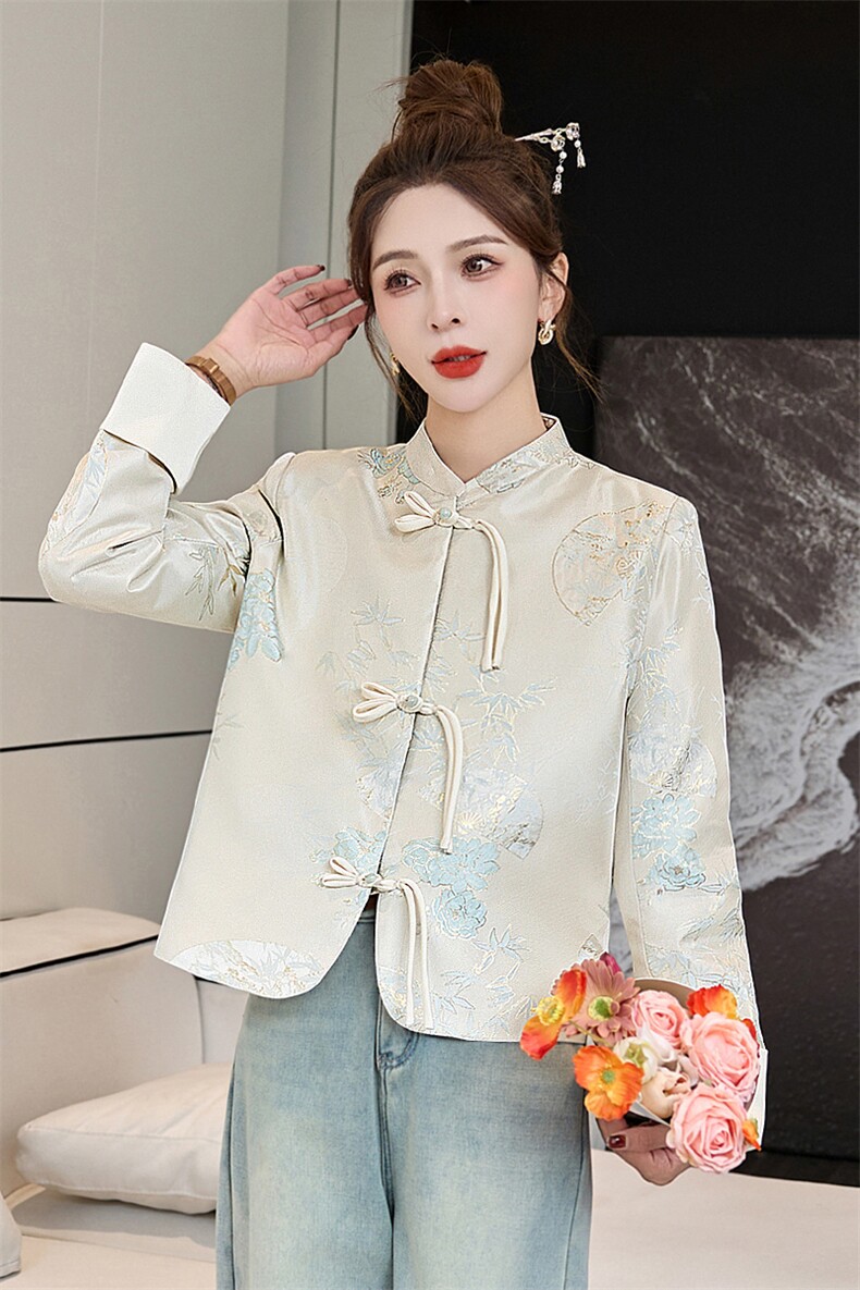 新中式国风外套女春秋2025新款高端洋气时尚刺绣缎面盘扣立领上衣,女装短外套,伊仟回