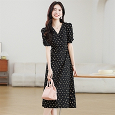 法式优雅茶歇连衣裙女2025夏季通勤简约百搭收腰显瘦V领碎花裙子，女装连衣裙，艾米