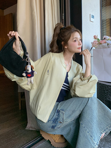 浅黄色休闲短外套女2025春季新款设计感超好看小个子百搭夹克上衣图片