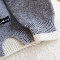 新款百搭女士七针假两件V字豁口童装，童装儿童羊毛衫，群鹿羊绒