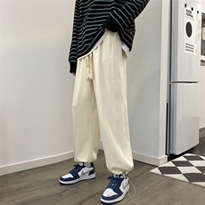 米白色