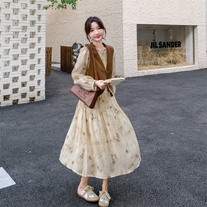 高级感碎花连衣裙套装女2024秋季新款法式复古马甲气质长裙两件套图片