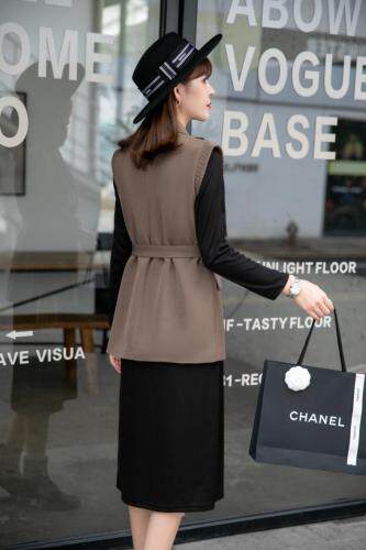 【新款现货】秋季咖色马甲连衣裙两件套，女装马夹，水锦红