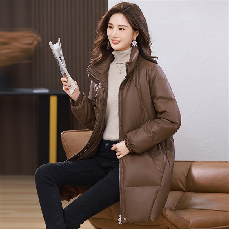 2024年冬季白鸭绒立领休闲皮羽绒中长款，女装羽绒服，文熹诺