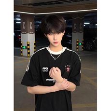 黑色