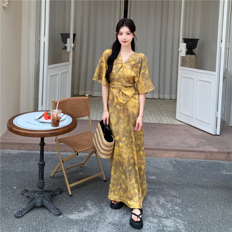 独特漂亮黄色V领碎花连衣裙女夏超好看纯欲性感连身掐腰长裙及踝图片