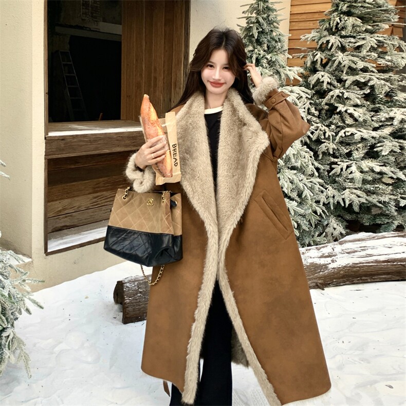 美拉德咖色皮毛一体羊羔毛厚外套女秋冬超火好看加绒派克棉服大衣,女装毛呢外套,2B190