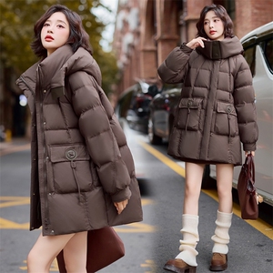 美拉德咖色宽松羽绒服女2024冬季新款大口袋连帽中长款白鸭绒外套图片