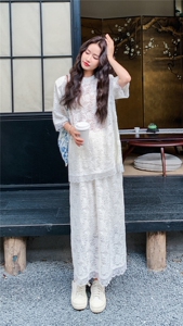 白色高级感蕾丝T恤套装裙女2025夏季新款韩系松弛感半身裙两件套图片