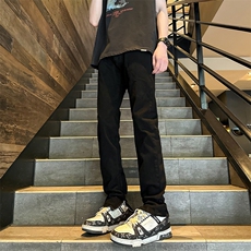 黑色