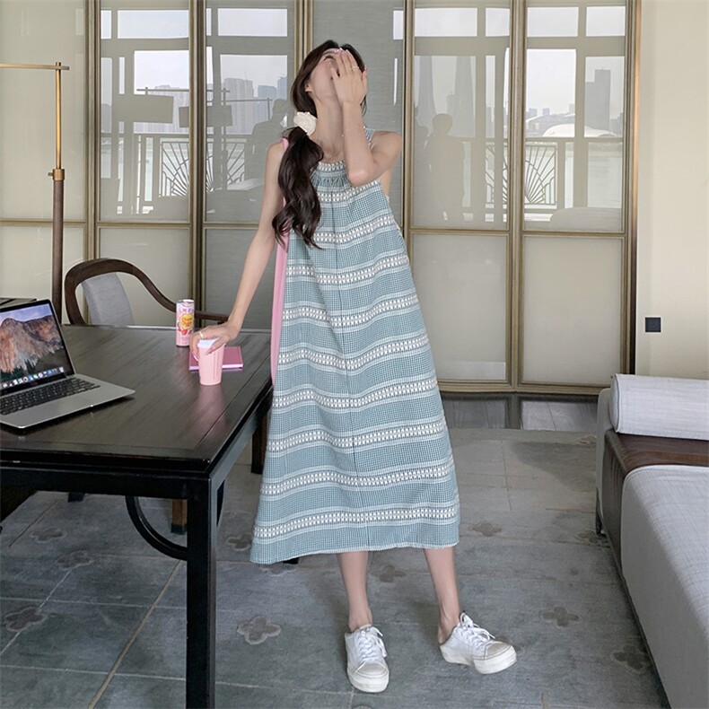 多巴胺穿搭夏日无袖吊带裙女中长款2024夏新款宽松减龄格纹连衣裙,女装连衣裙,2C201