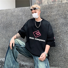 黑色