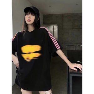 抖音得物品质二开240克宽松纯棉美式潮牌印花三条杠中性风短袖T恤图片