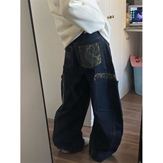 深蓝色