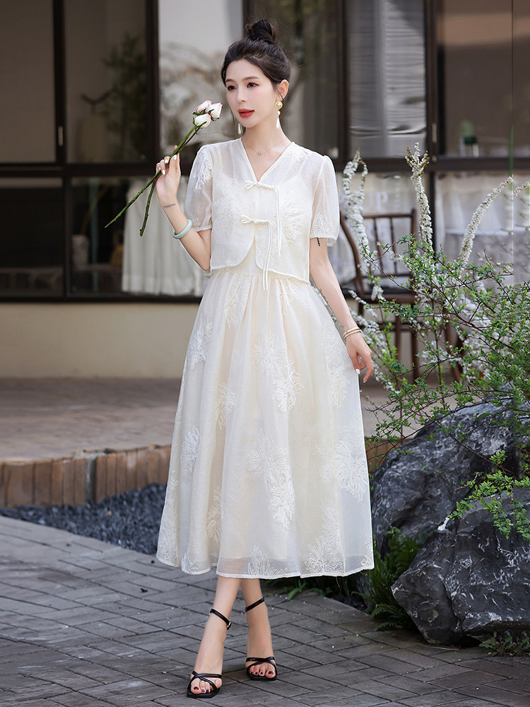 新中式风套装连衣裙女装2024新款春夏高级感刺绣盘扣两件套裙子,女装套装/套裙,宫村