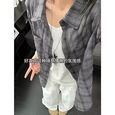 灰色