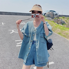 蓝色港味复古人字纹牛仔套装女夏2024新款V领短袖上衣短裤两件套，女装套装/套裙，菡迪欧娜