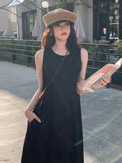 2025年夏季针织连衣裙褶裥露背裙气质通勤文艺/优雅，女装连衣裙，诺蝶