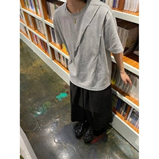 灰色