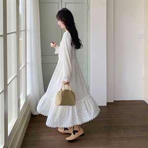 米白色法式蕾丝长袖连衣裙女2025春季新款复古温柔风气质超仙长裙图片