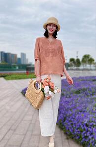 纯苎小衫裤子
时尚风巜川哲4028
风淑女风休闲风图片