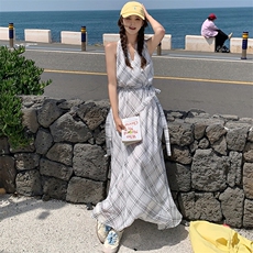 氛围感无袖挂脖格纹连衣裙女2025夏季新款韩系度假风收腰显瘦长裙，女装连衣裙，浙宝305