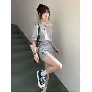 高端定制院风短款斜领露肩灰色短袖T恤女夏季新款高腰显瘦短裙套,女士刺绣斜挎包搭配图片