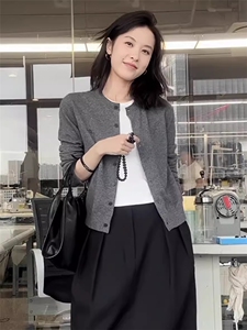 时尚百搭秋季新款单排扣休闲开衫女宽松显瘦长袖针织外套图片