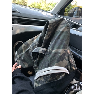 新款迷彩拼接款牛仔裤男美式潮流风抽绳设计松紧腰休闲裤图片