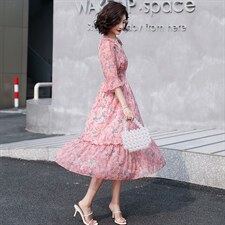 2021夏季新款蕾丝手工订珠优雅气质V领时尚裙摆腰部系带收腰长裙，女装连衣裙，瑶迪依秀