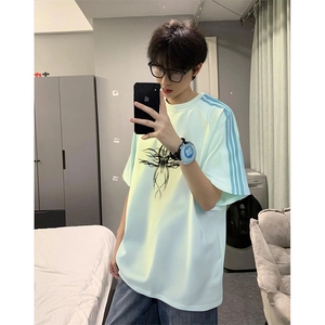 抖音得物品质二开240克宽松纯棉美式潮牌印花三条杠中性风短袖T恤图片